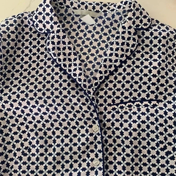 💚 H&M pajama style top - Picture 2 of 4